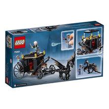 Load image into Gallery viewer, Grindelwald's Escape LEGO&reg; Set from Fantastic Beats: The Crimes of Grindelwald&trade;
